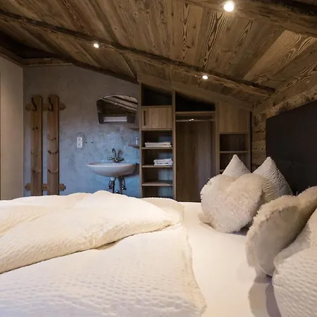 提洛尔公寓酒店 *