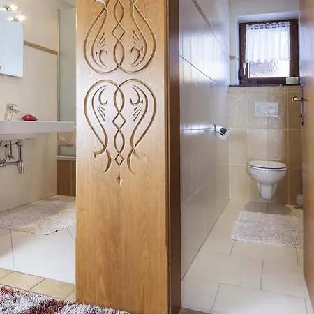 提洛尔公寓酒店 乌登斯