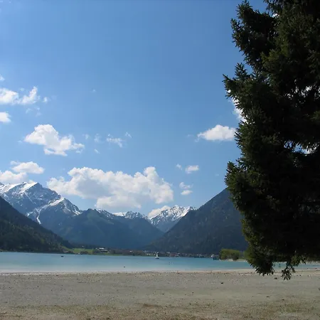 Tyrol アパート *