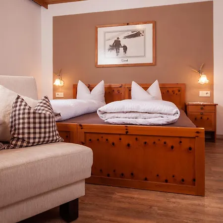 Tyrol Apartament *