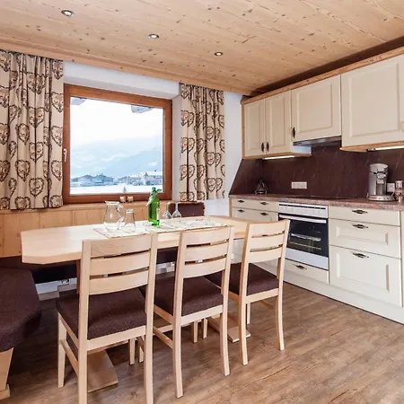 提洛尔公寓酒店 *